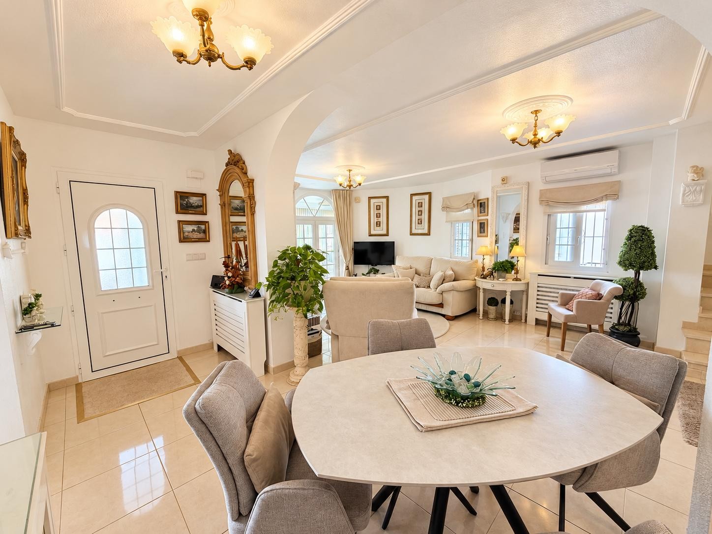 Garden in villa for sale in Orihuela Costa