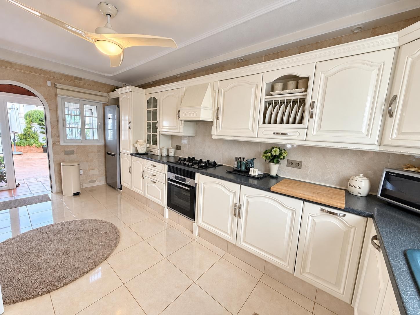 Dining area in villa for sale in Orihuela Costa