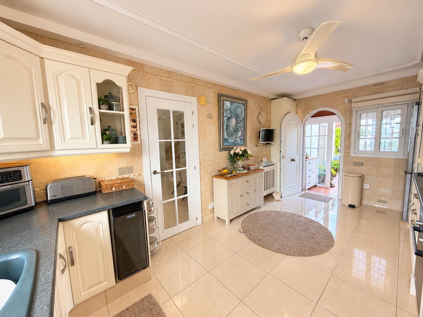 Bedroom in villa for sale in Orihuela Costa