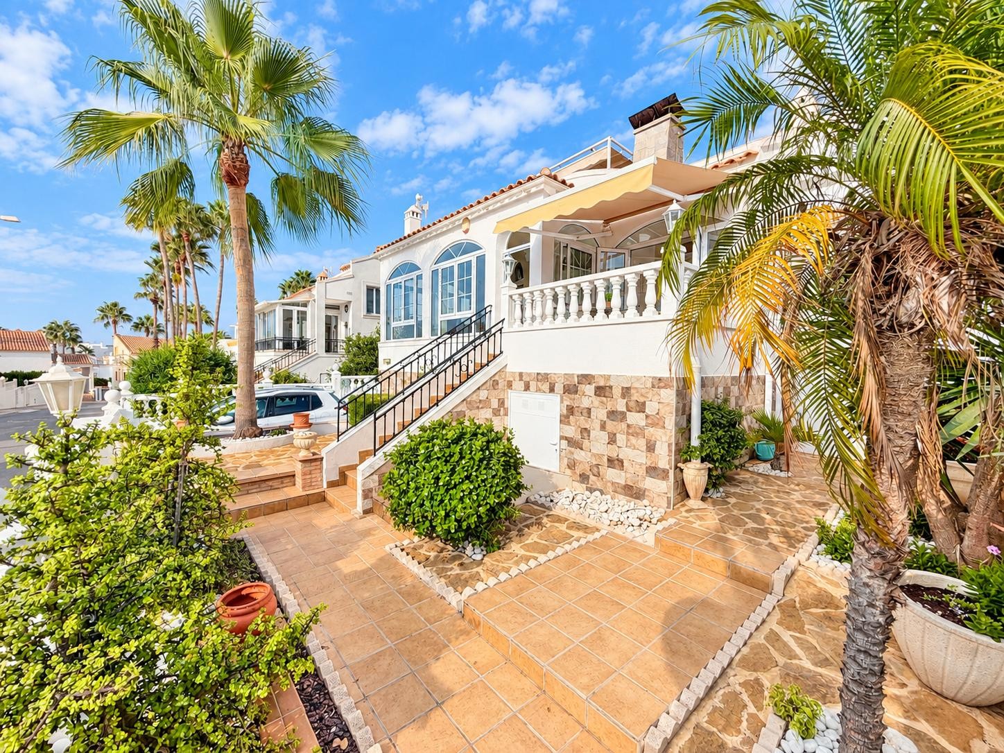 Garden in villa for sale in Orihuela Costa