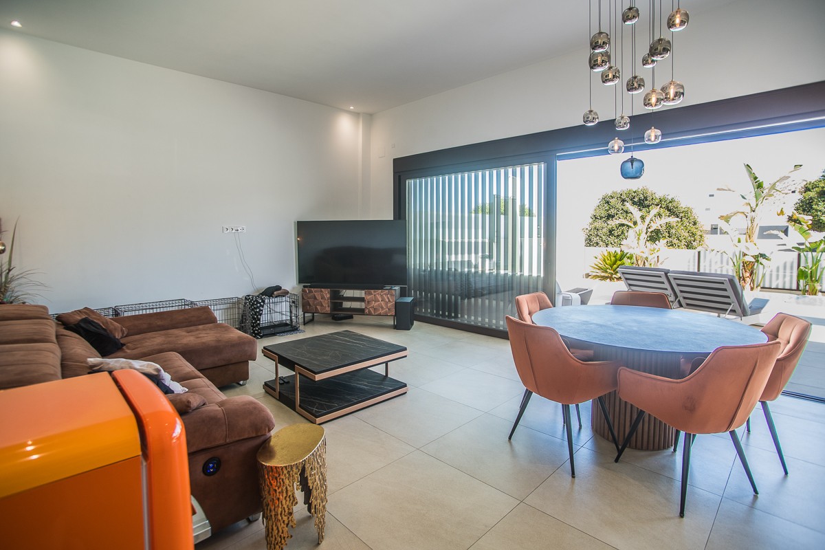 Living room in villa for sale in Rojales