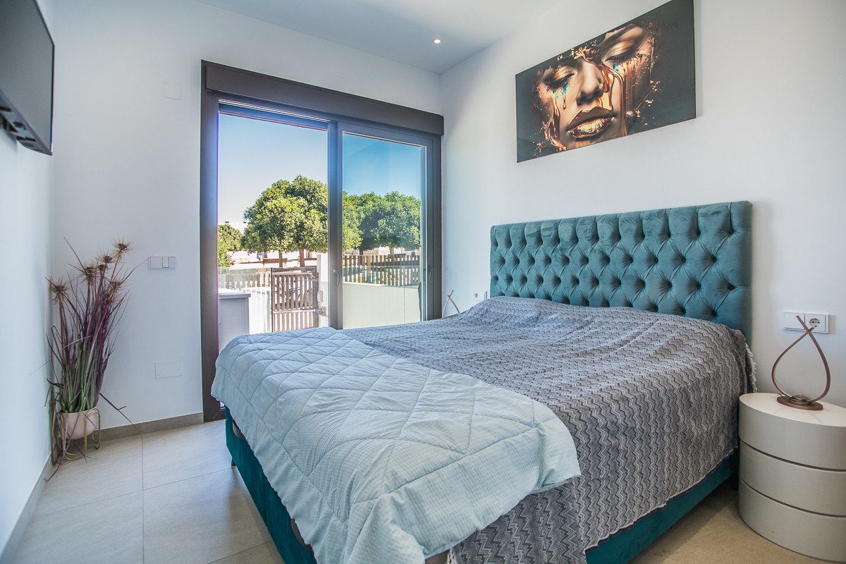 Garden in villa for sale in Rojales