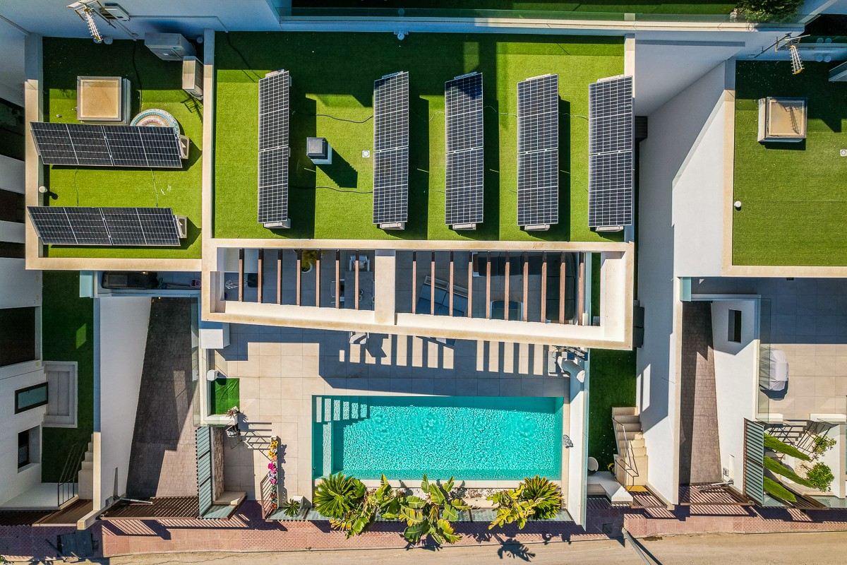 Modern detached villa with 4 bedrooms, private pool and garage in Rojales – Costa Blanca Discover this modern detached villa in Rojales , built in 2023 and situated on a plot of 290