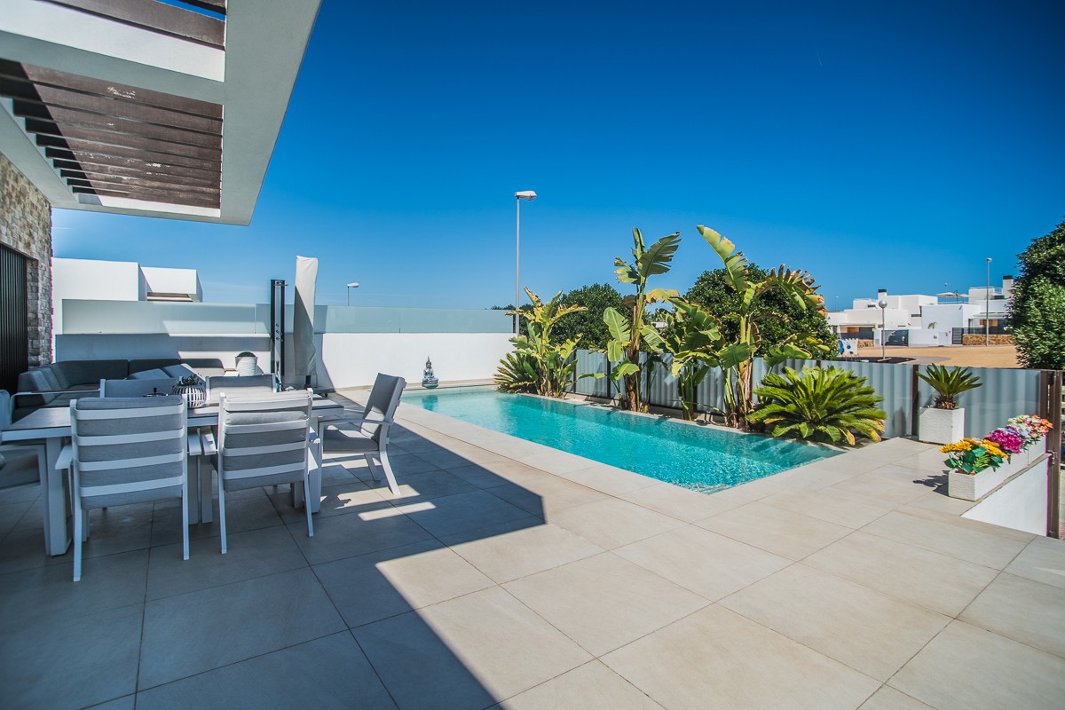 Pool area in villa for sale in Rojales