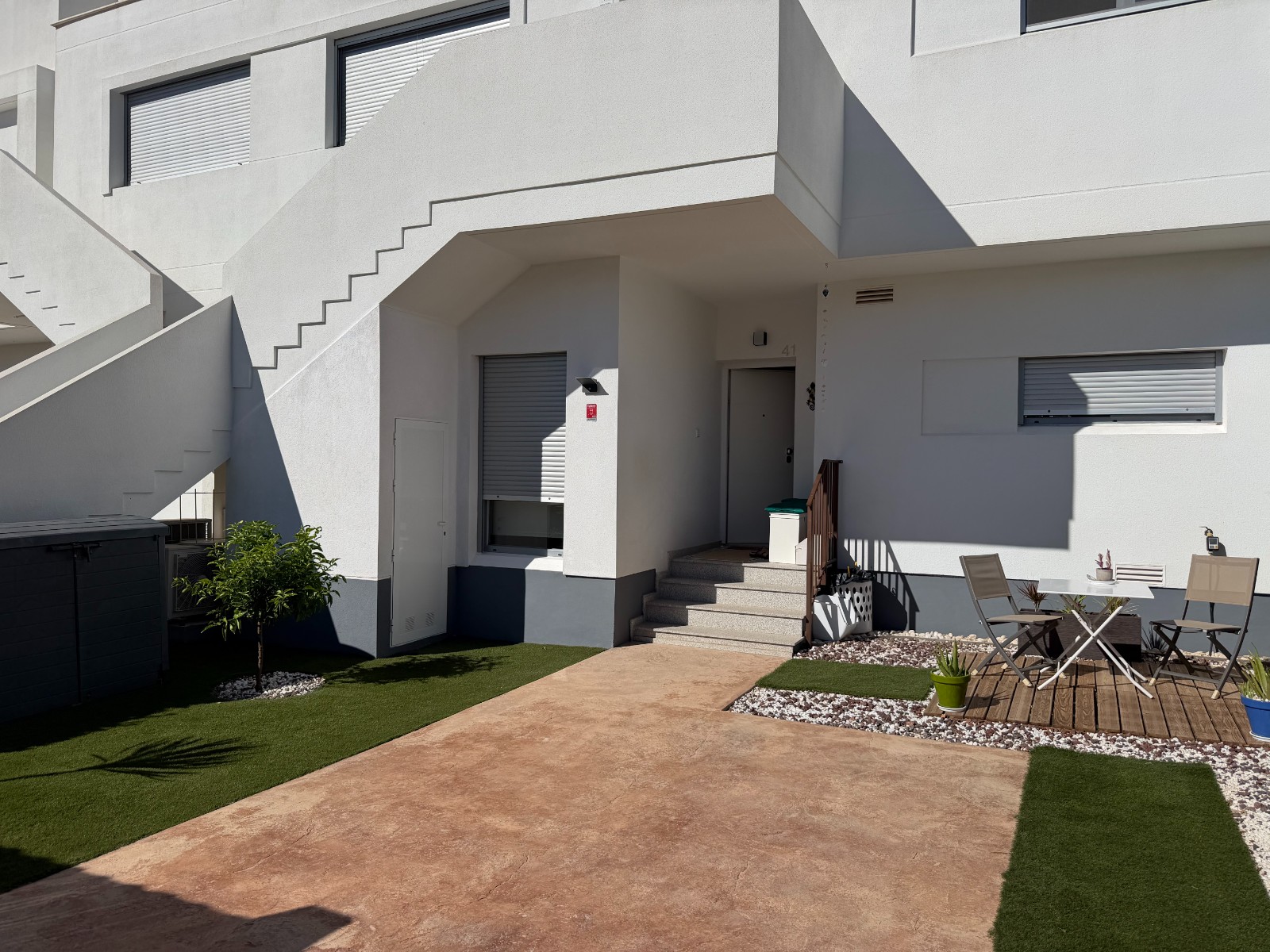 Ground-floor flat with gardens and direct access to the swimming pool – Vistabella Golf Discover this charming ground-floor flat situated within the prestigious Vistabella Golf complex, in a pleasant, leafy residential setting