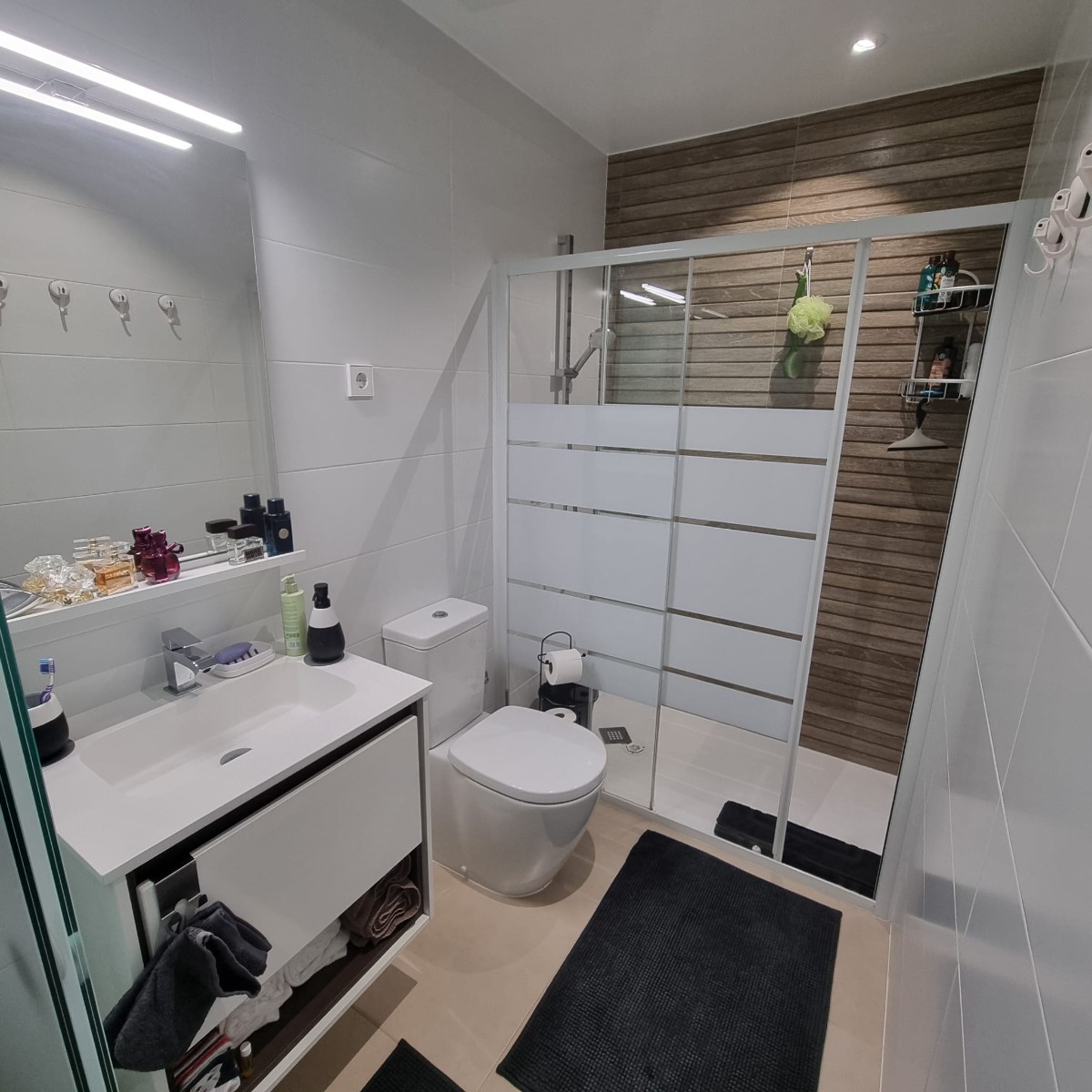 Bedroom in apartment for sale in Orihuela Costa