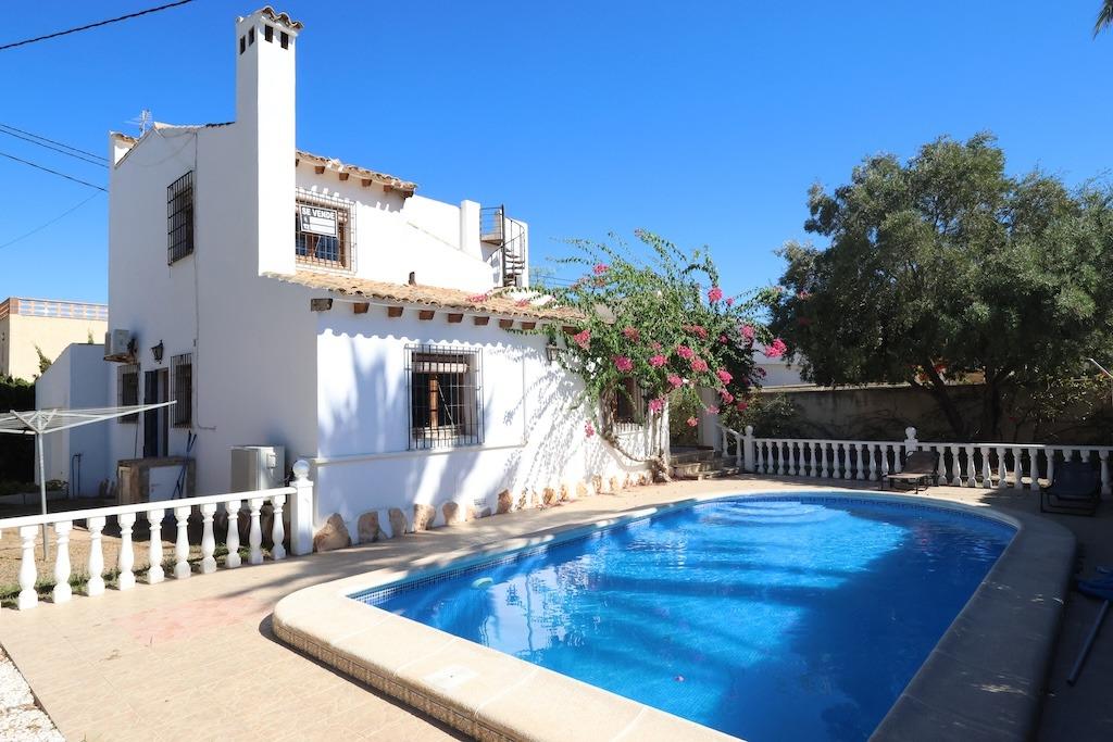 Bedrooms: 4, Bathrooms: 2, Villa in Orihuela Costa, Alicante, Spain