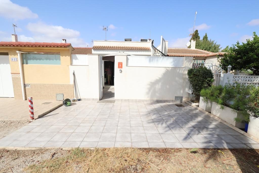Garden in bungalow for sale in Torrevieja