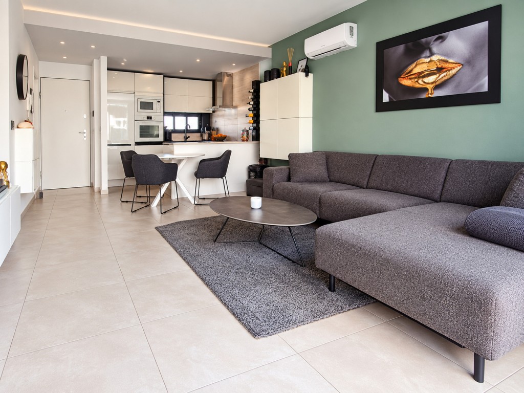 Modern Penthouse with 3 Bedrooms and Private Solarium in El Raso