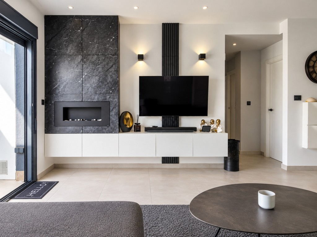 Modern Penthouse with 3 Bedrooms and Private Solarium in El Raso