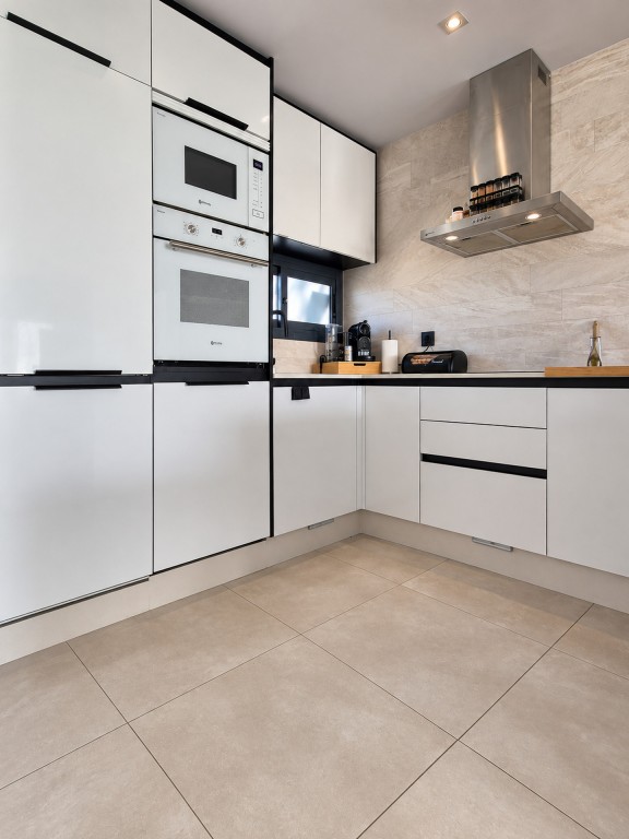 Modern Penthouse with 3 Bedrooms and Private Solarium in El Raso