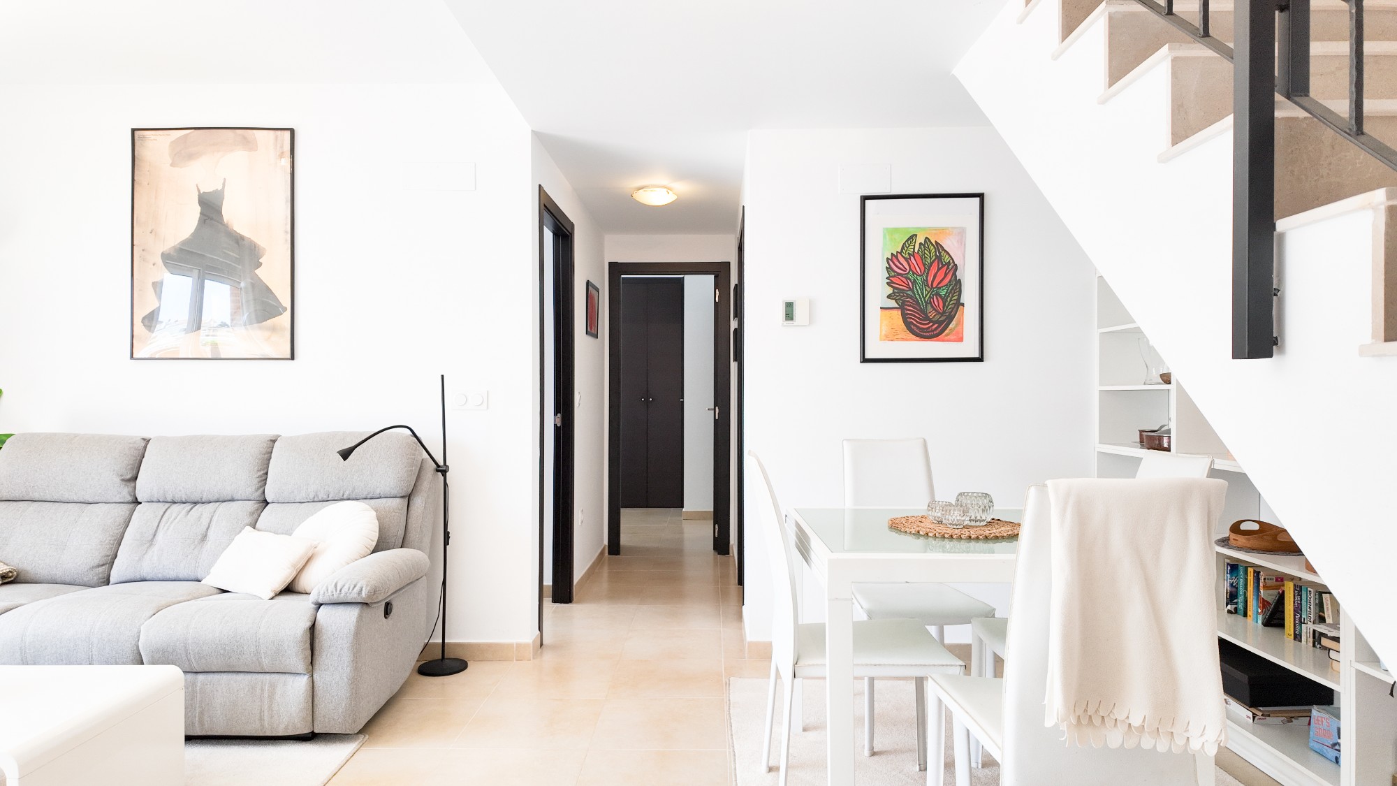 Sunny south-facing location, large roof terrace and everything close by – all year round This is a home for those who enjoy peace and quiet, while still being able to walk to restaurants, shops and everything you need for everyday life