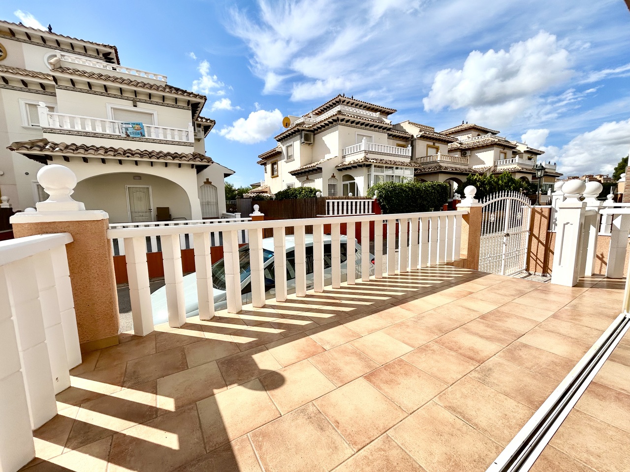 Exterior view in terraced for sale in Cabo Roig