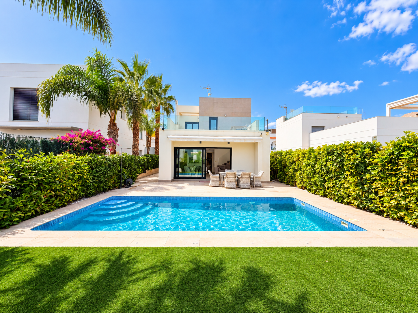 Beautiful 3-bedroom, 3-bathroom villa in Ciudad Quesada, Rojales, offering modern design, bright interiors and excellent outdoor living with a private swimming pool and covered parking within the plot