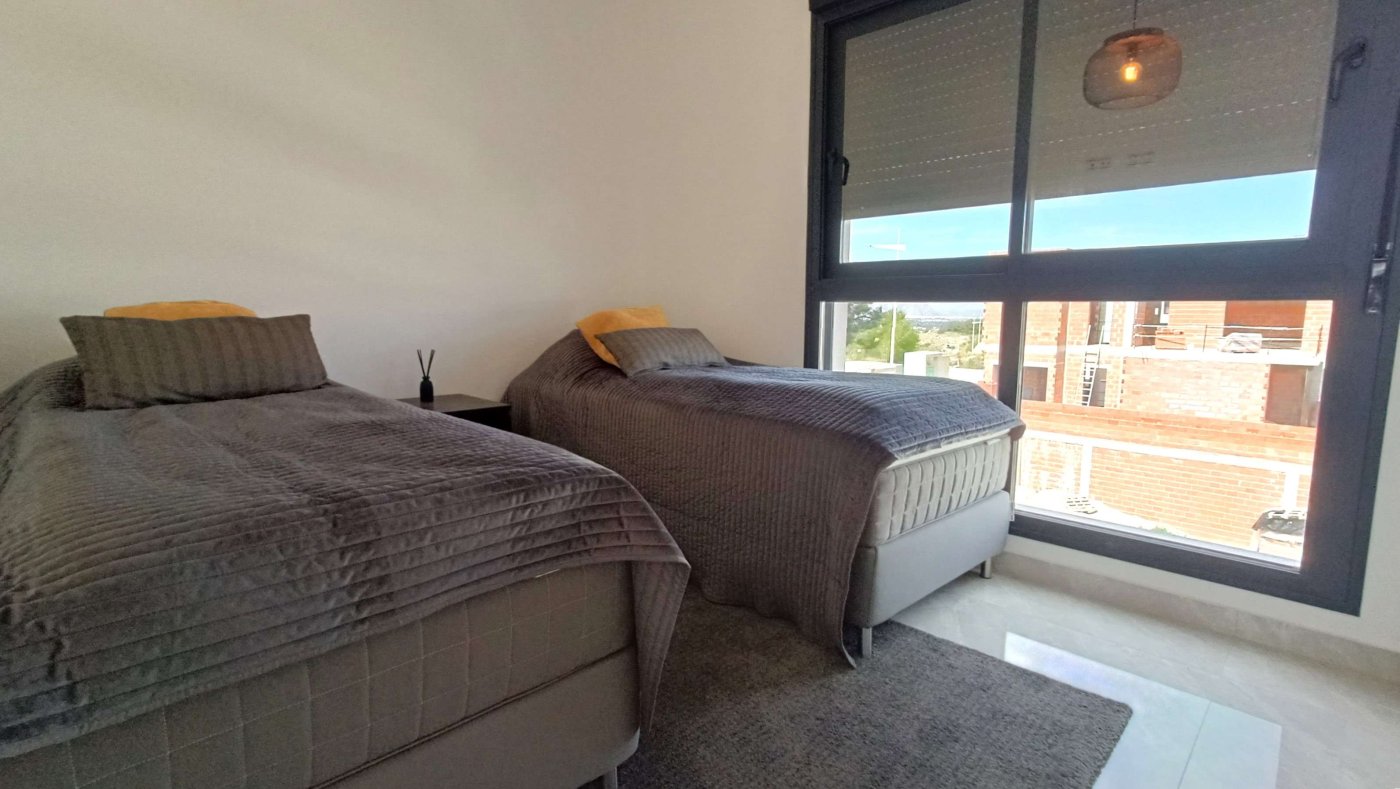 Garden in villa for sale in Algorfa