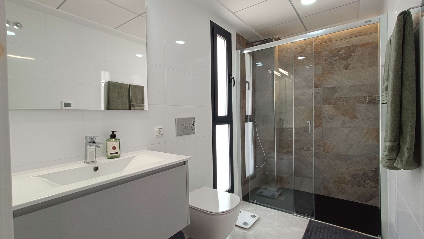 Master bedroom in villa for sale in Algorfa