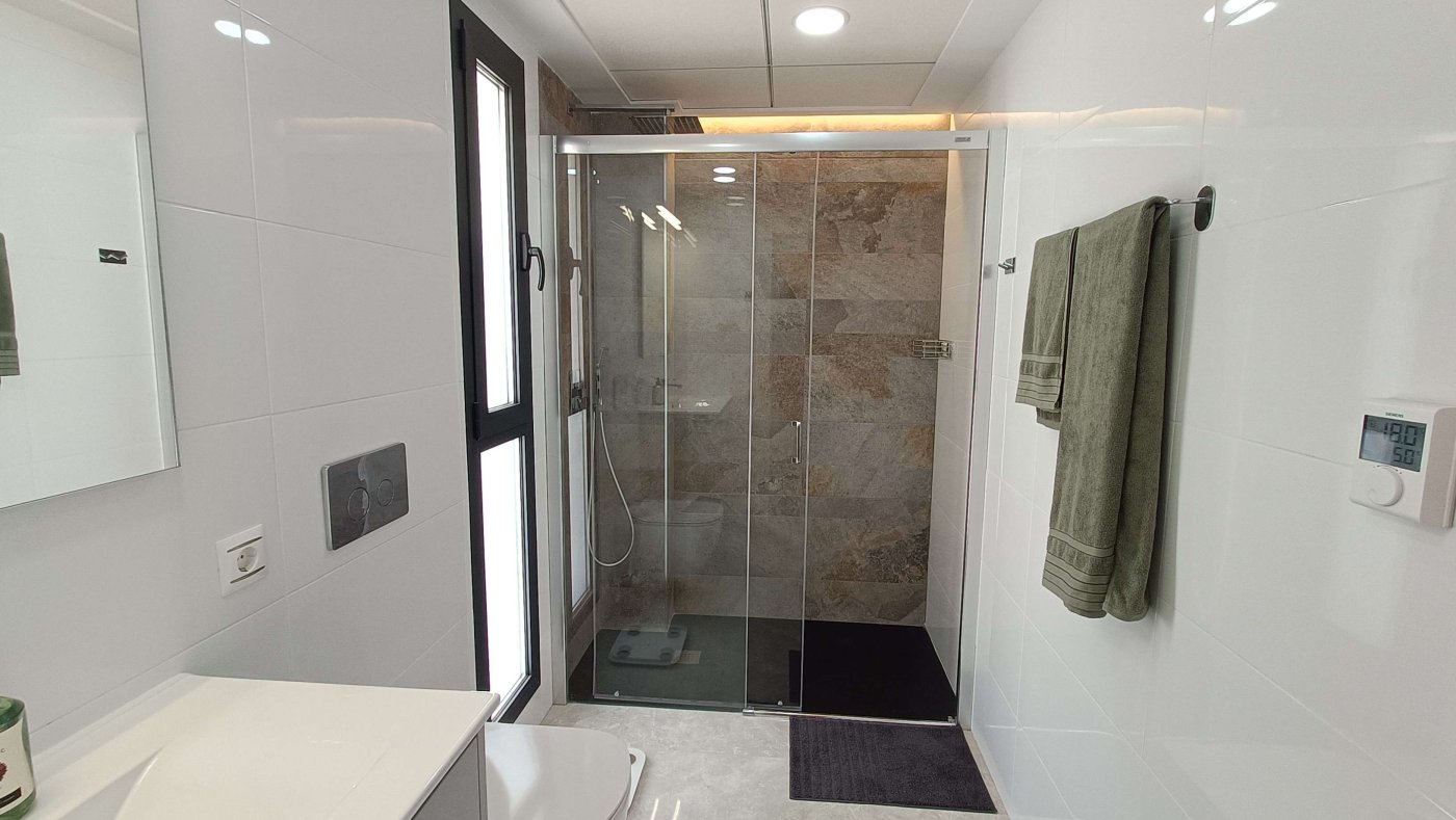 Bathroom in villa for sale in Algorfa