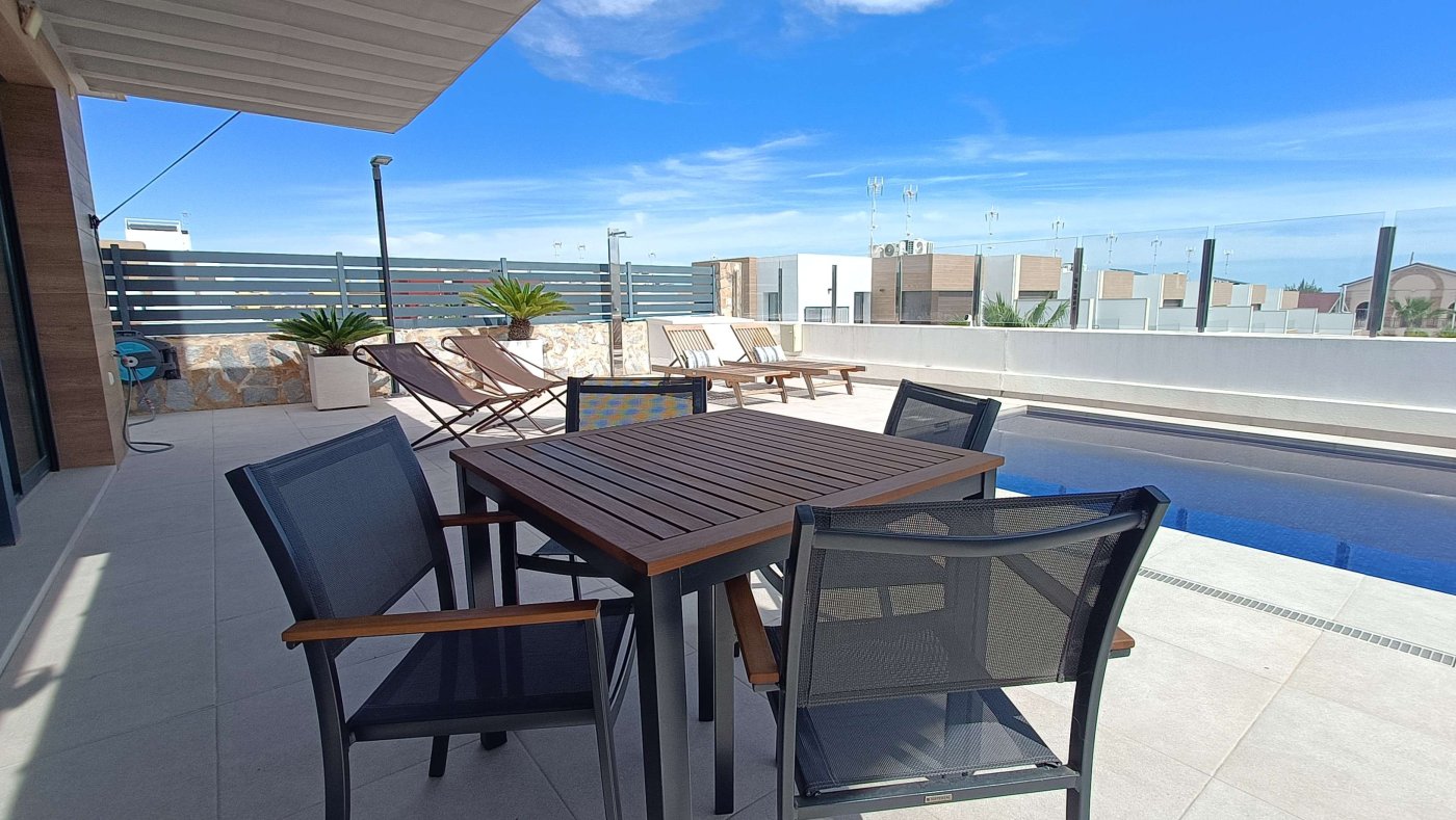 Pool area in villa for sale in Algorfa