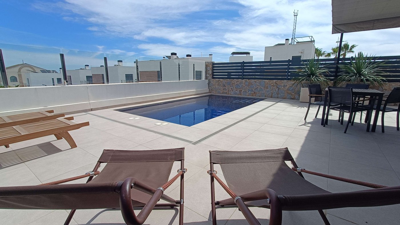 Garden in villa for sale in Algorfa