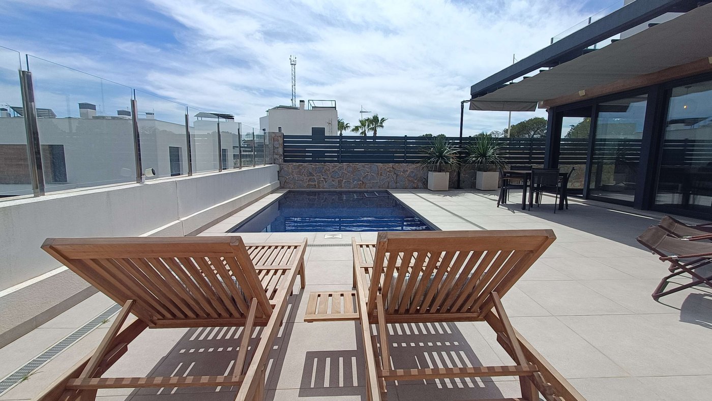 Dining area in villa for sale in Algorfa