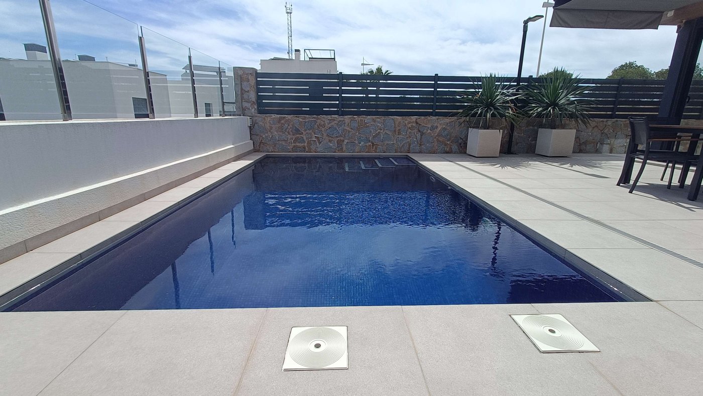 Bedroom in villa for sale in Algorfa
