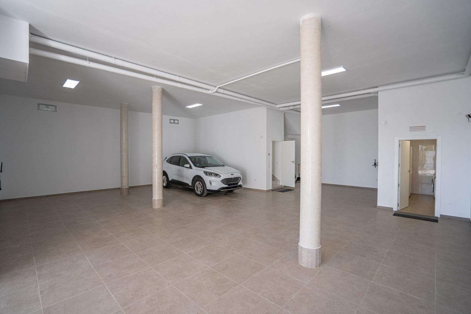 Bedroom in villa for sale in Algorfa