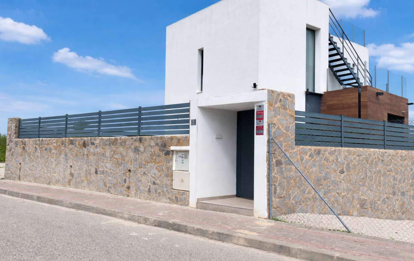 Master bedroom in villa for sale in Algorfa