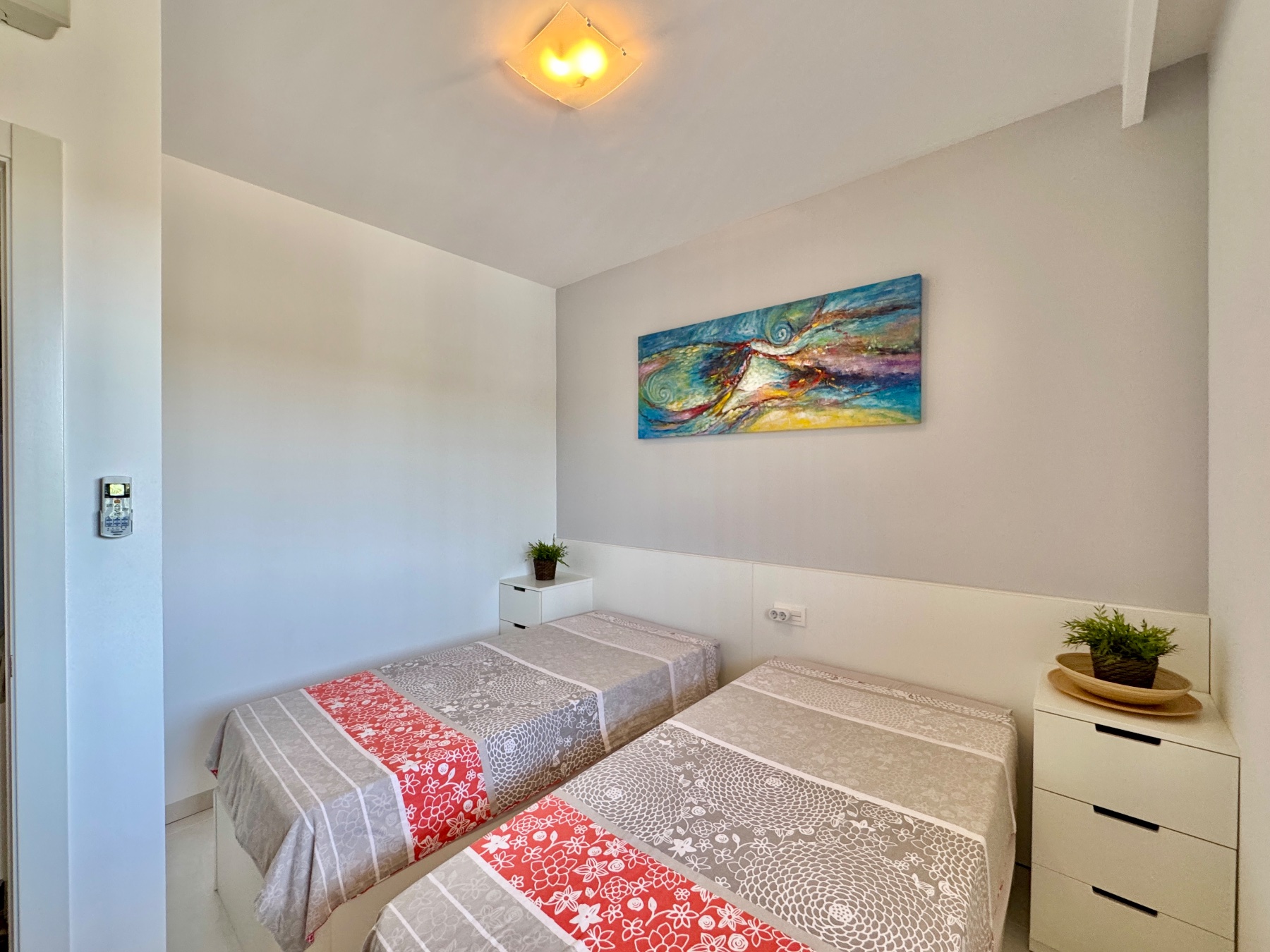 Bedroom in apartment for sale in Orihuela