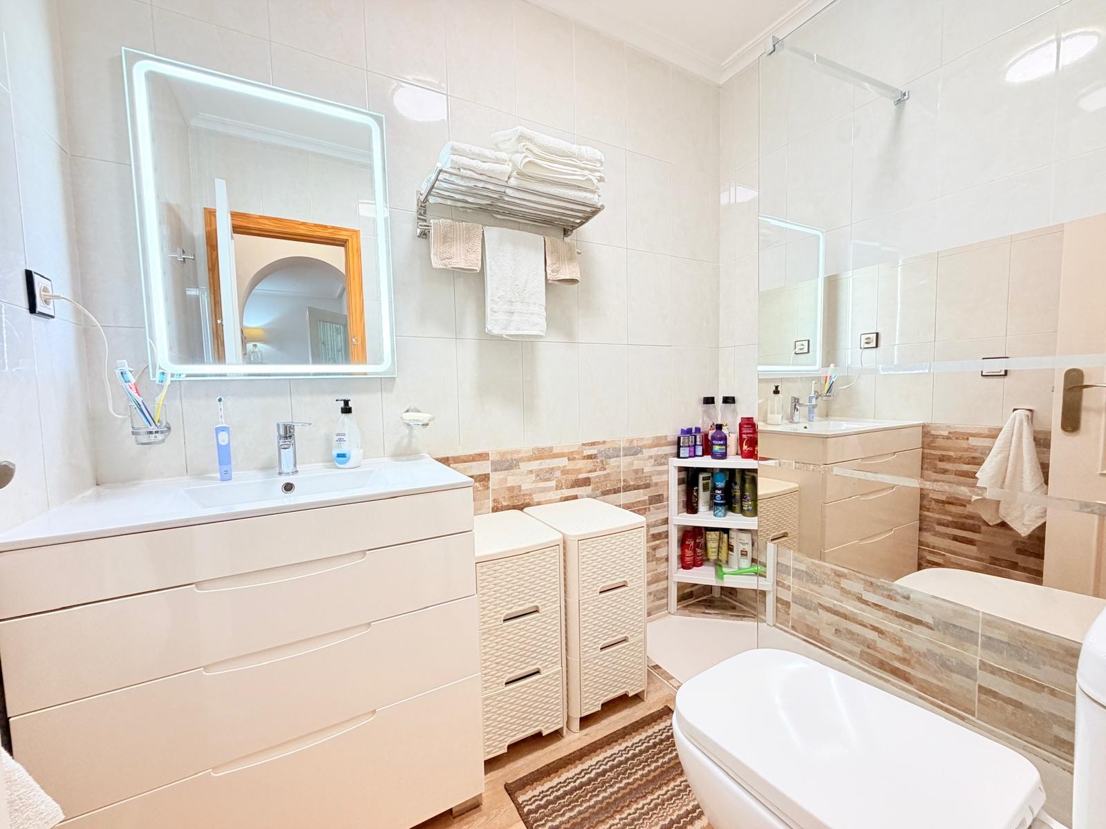 Bedroom in apartment for sale in Los Montesinos