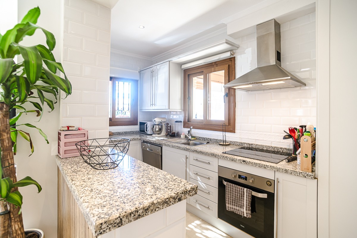 Master bedroom in villa for sale in Algorfa