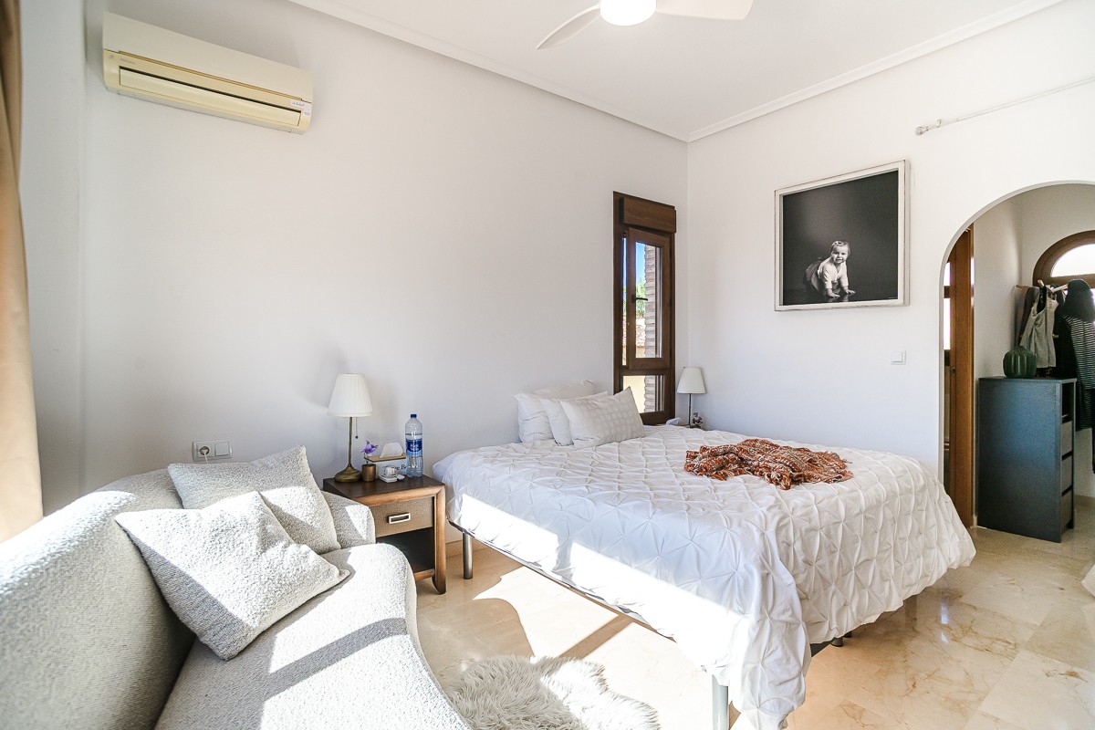 Kitchen in villa for sale in Algorfa
