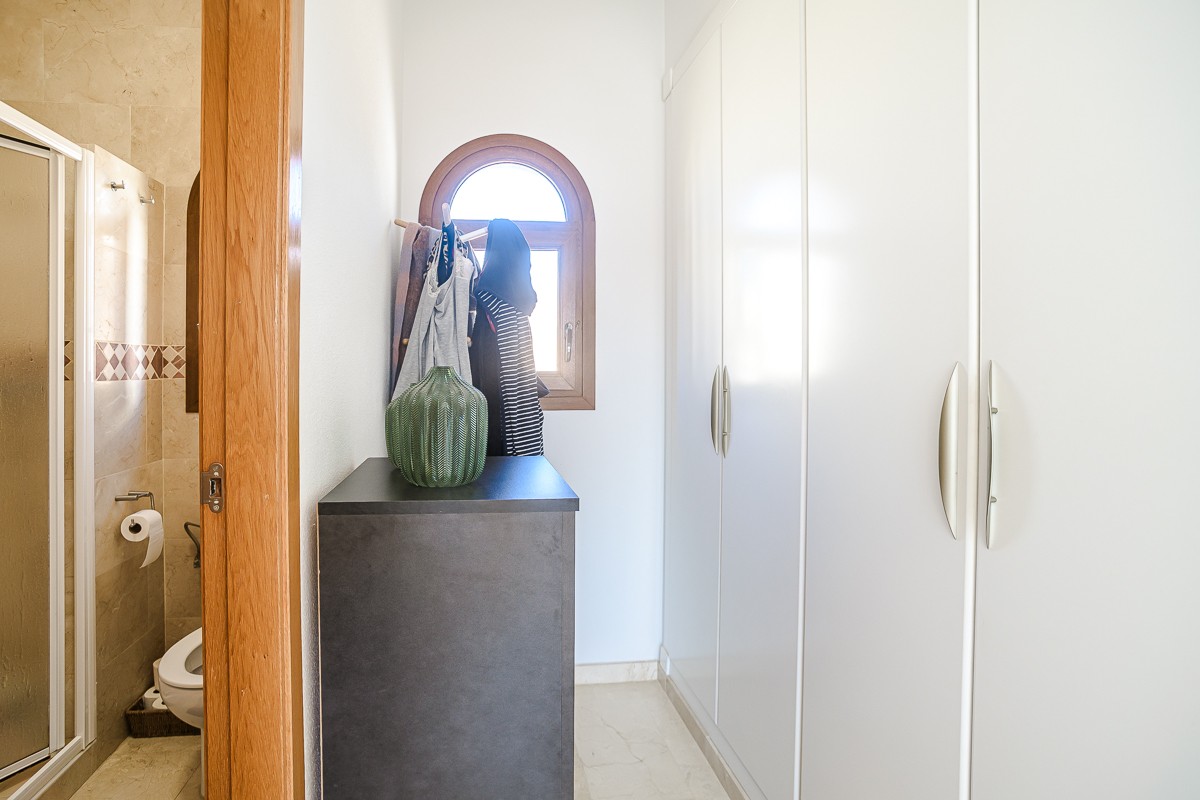 Bathroom in villa for sale in Algorfa