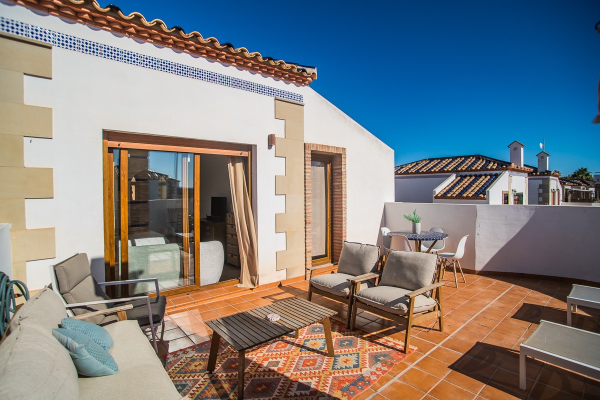 Pool area in villa for sale in Algorfa