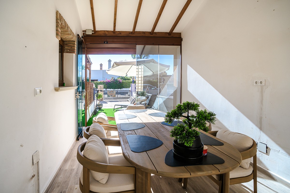 Master bedroom in villa for sale in Algorfa