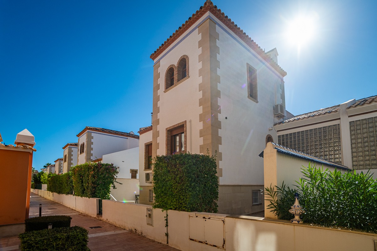 Bedroom in villa for sale in Algorfa