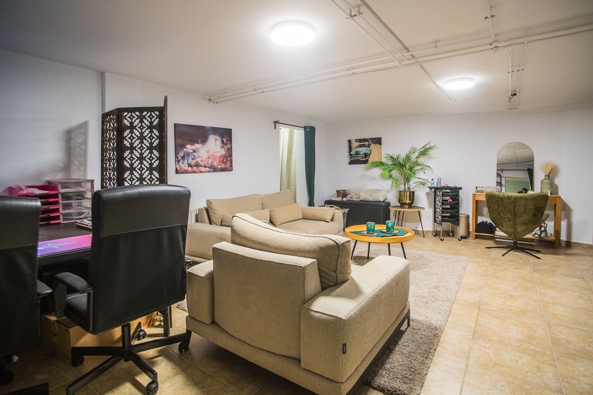 Master bedroom in villa for sale in Algorfa