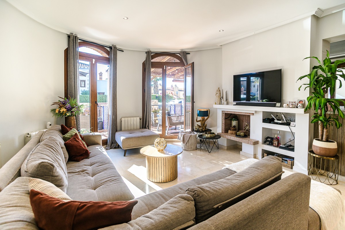 Terrace in villa for sale in Algorfa