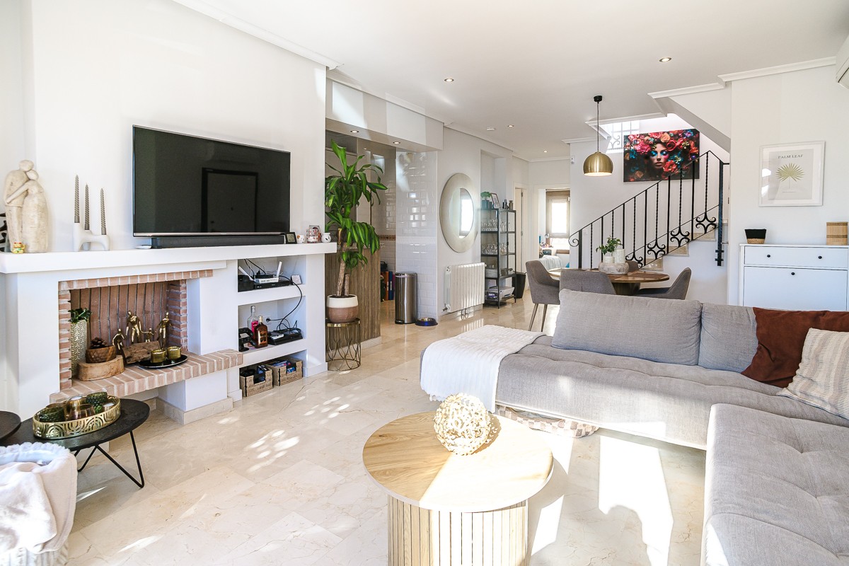 Bedroom in villa for sale in Algorfa