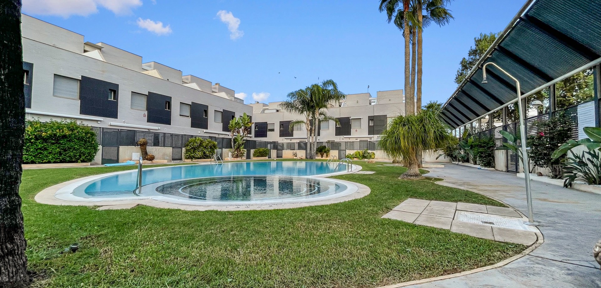 Exterior view in terraced for sale in Pilar de La Horadada