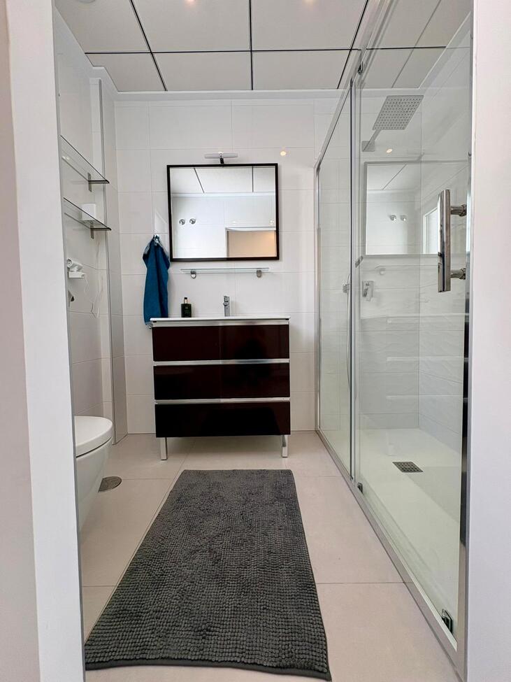 Master bedroom in villa for sale in Rojales