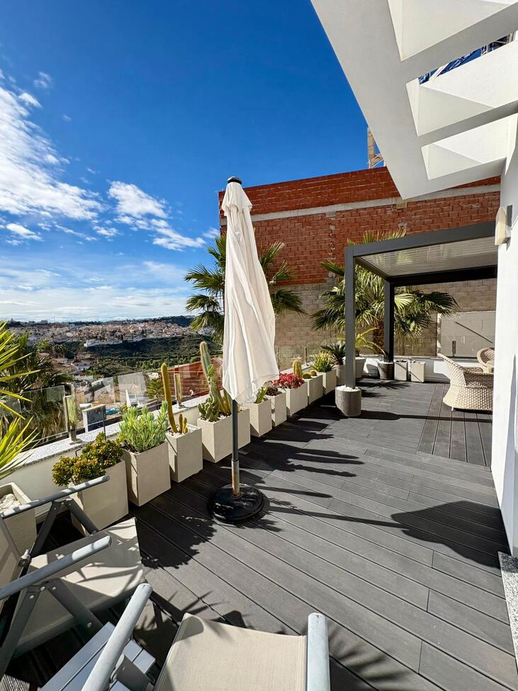 Dining area in villa for sale in Rojales