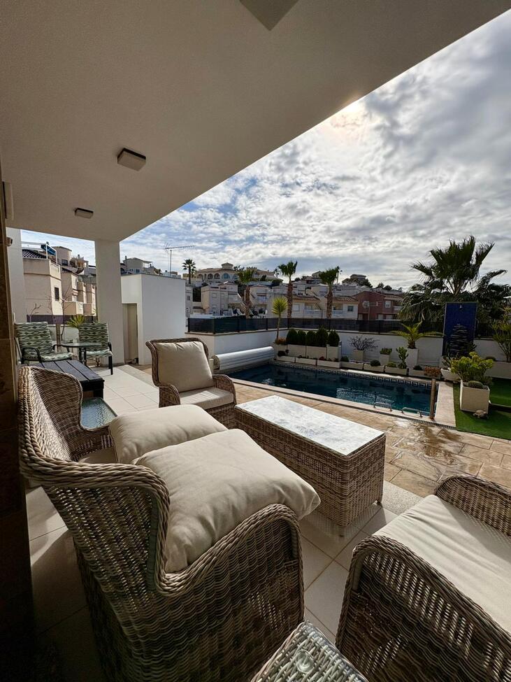 Terrace in villa for sale in Rojales