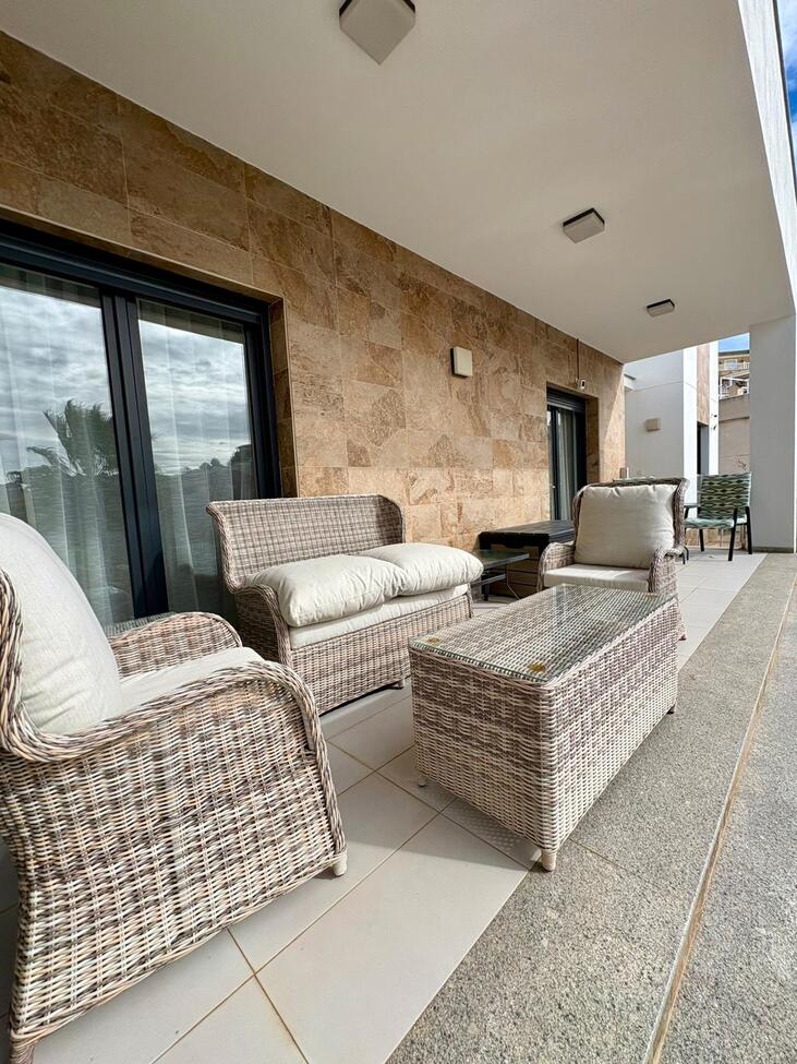 Pool area in villa for sale in Rojales