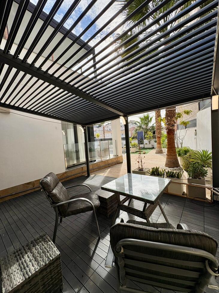 Bedroom in villa for sale in Rojales