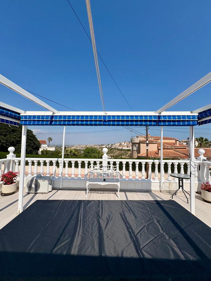 Garden in villa for sale in Rojales