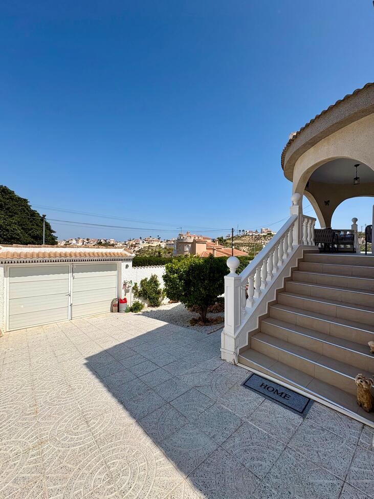 Dining area in villa for sale in Rojales