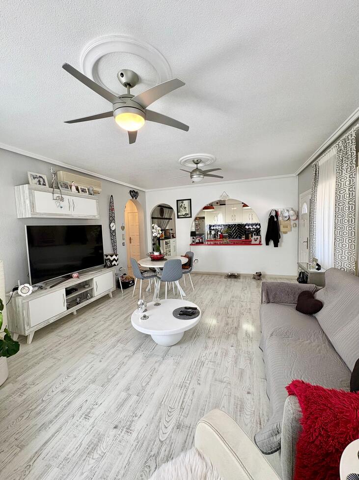Dining area in villa for sale in Rojales