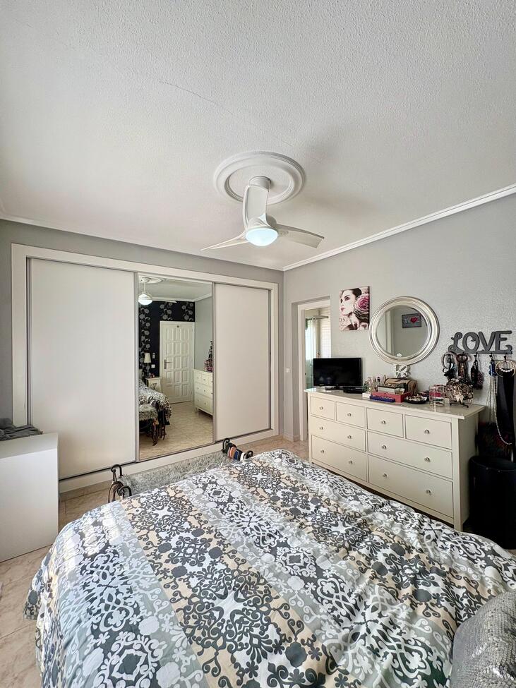 Bedroom in villa for sale in Rojales