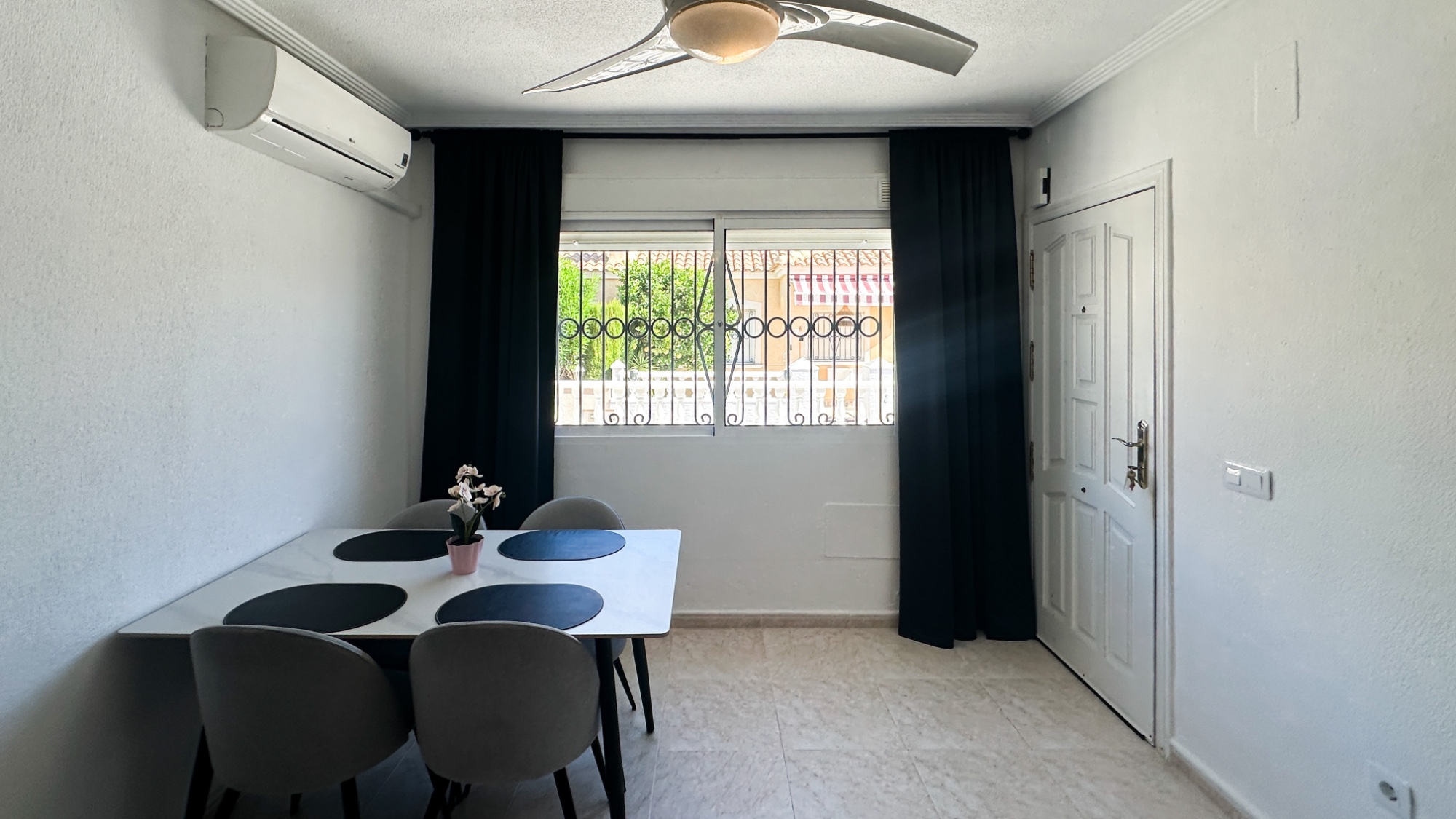 Master bedroom in terraced for sale in Los Altos