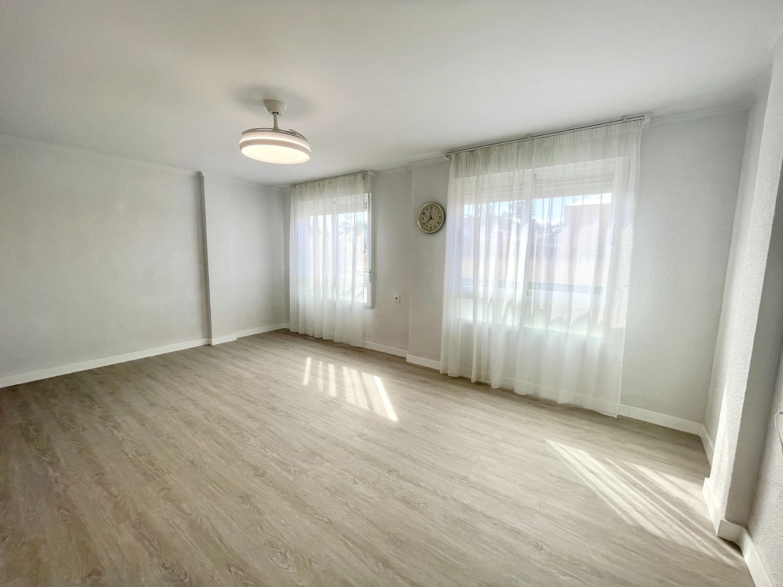 Bedroom in apartment for sale in Bigastro